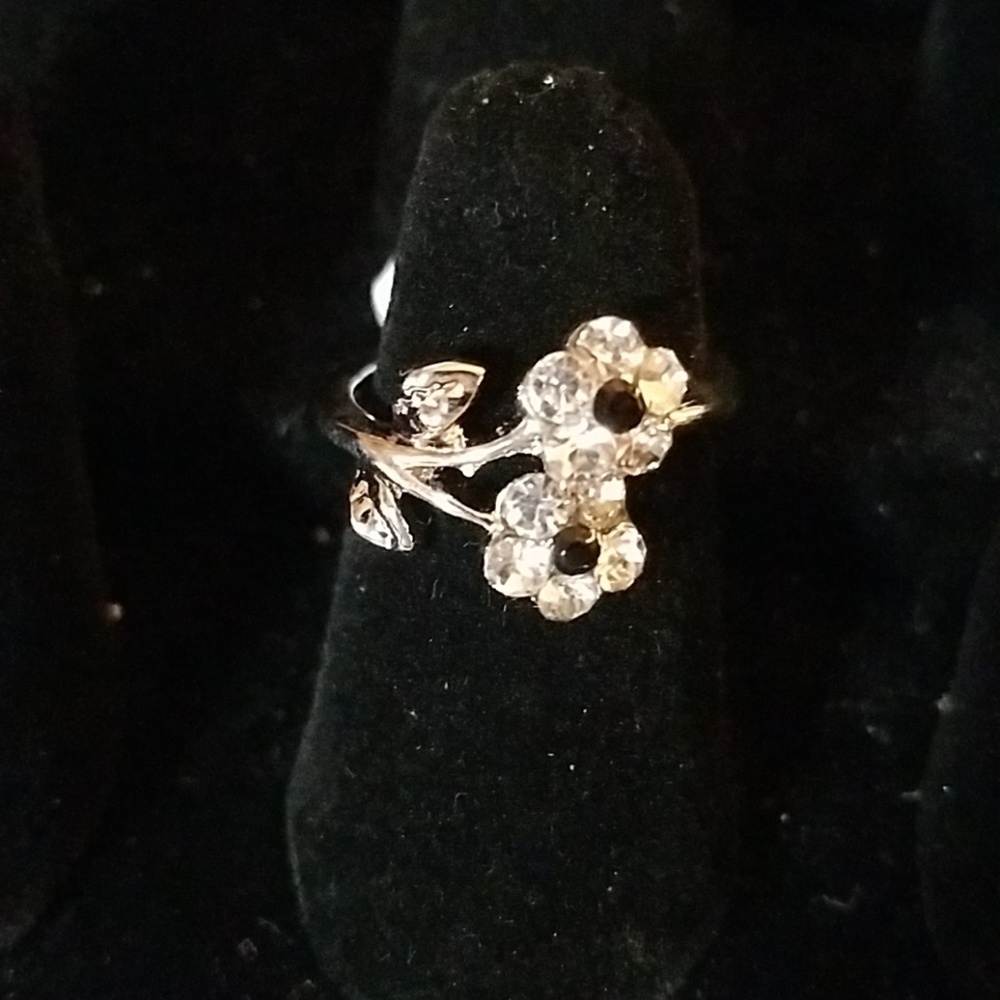 Rhinestone Faux Diamond Flower Ring